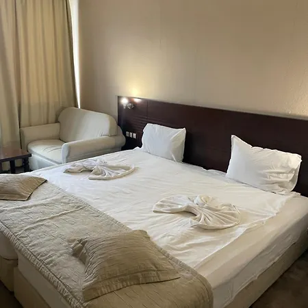 Хотел Ботевград 酒店 3*